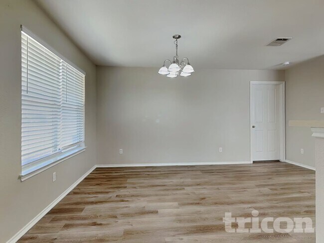 Photo - 201 Hereford St