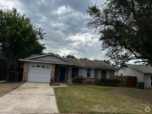 Building Photo - Eisenhauer and Rittman area cute House for...