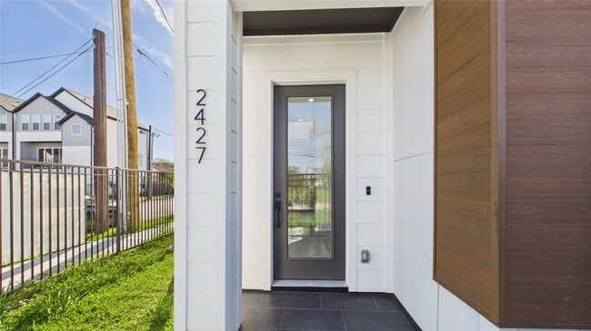 Photo - 2417 Harrington St