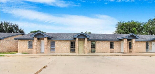 Building Photo - "Charming 2-Bedroom Edinburg Rental: Cozy Living with 840 Sq Ft of Comfort!"
