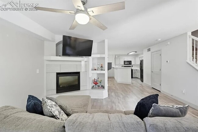 Photo - 2250 E La Salle St Unit 102