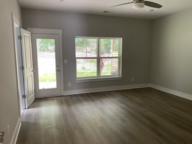 Photo - 217 Stonecrest Dr