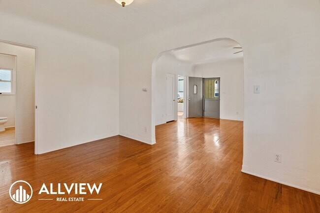 Charming 3 Bedroom 1 Bath Costa Mesa Bungalow - Charming 3 Bedroom 1 Bath Costa Mesa Bungalow