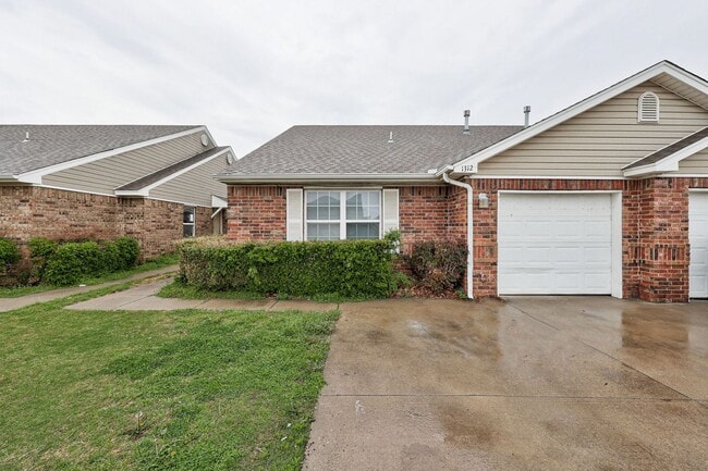 Photo - Cute 3BD/2BTH Duplex in Central East Norman!