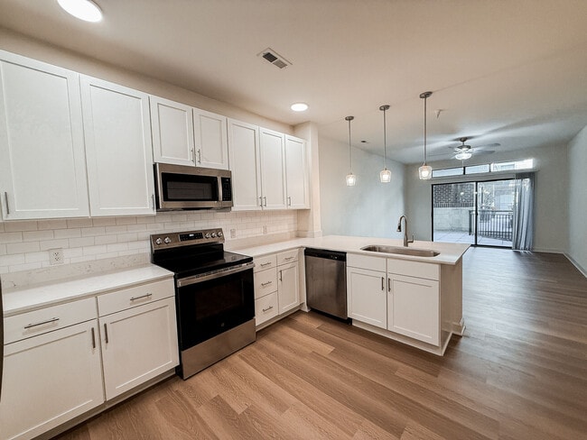 Photo - Cosmopolitan on the Canal