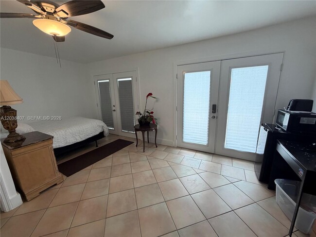 Building Photo - 5931 SW 148th Pl Unit 1