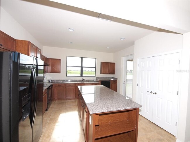 Photo - 19224 Isadora St