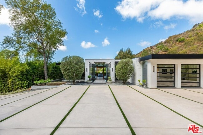 2002 Loma Vista Dr