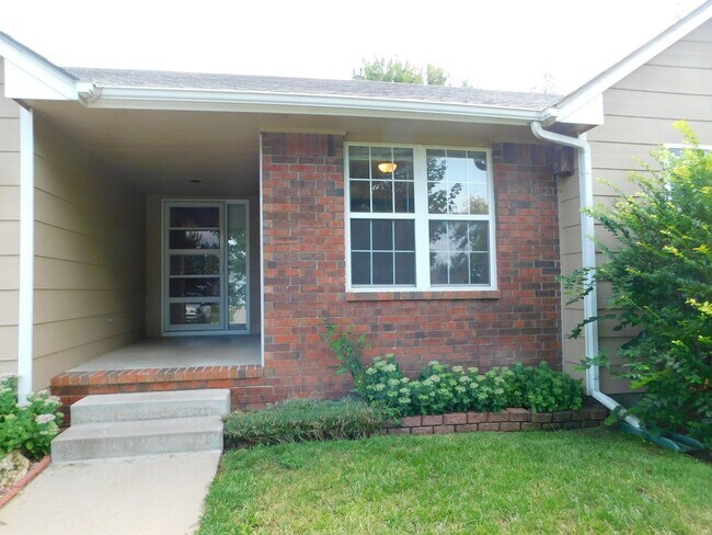 2320 Gentry Ln