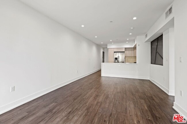 Photo - 409 Hayworth Ave Unidad 201