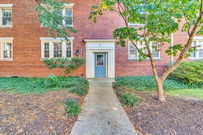 Building Photo - 2 Bedroom with Loft in Old Town North