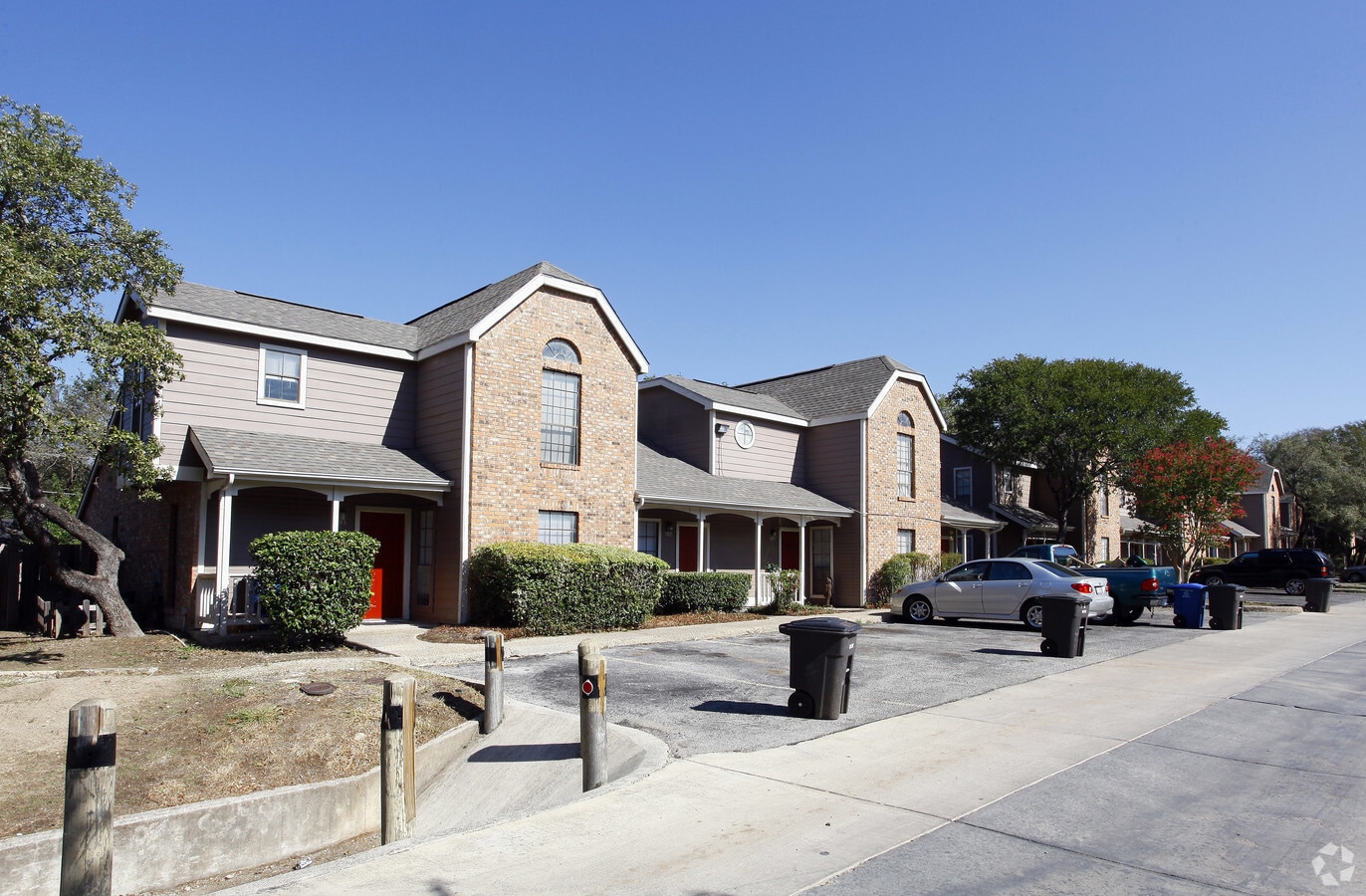 Photo - Churchill Estates Apartments