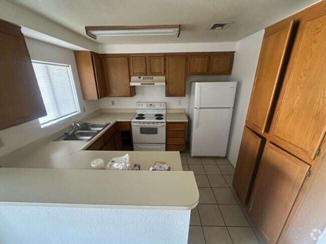 Building Photo - 2nd Floor Condo-Gated Community Unit 202