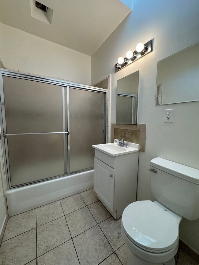 Photo - Large and Bright Studio with wood ceiling beams and floors... Unidad Cordova St 216 C