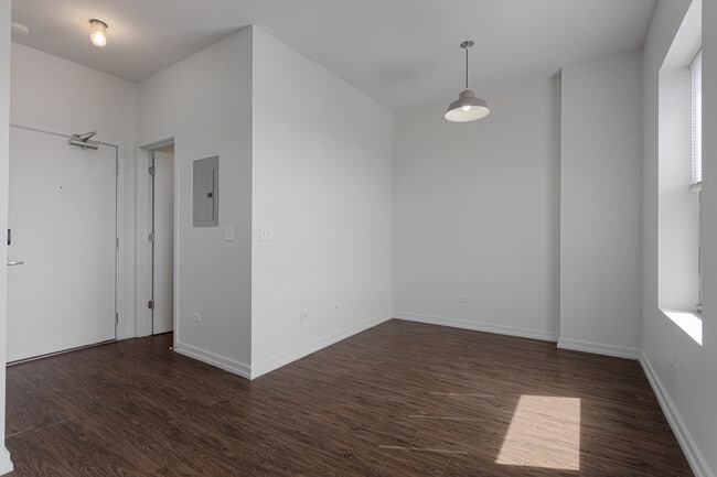 Photo - 1325 W Wilson Ave Unit 403
