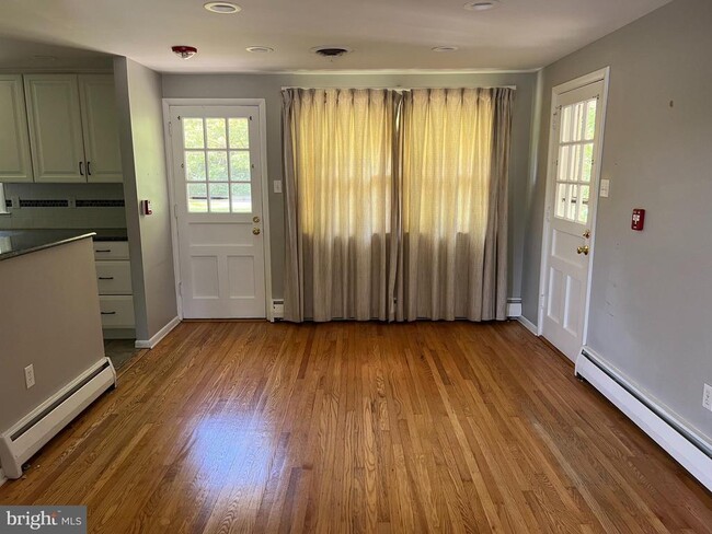 Photo - 319 Meetinghouse Ln