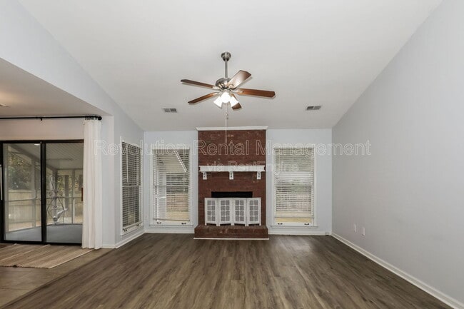 Photo - 105 Shannon Run