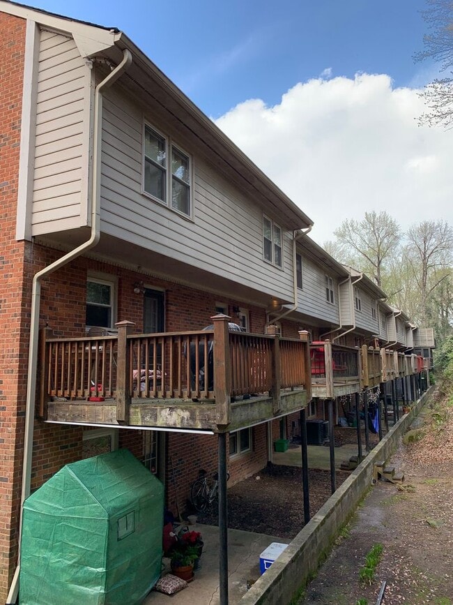 Photo - 210 E Cloverhurst Ave