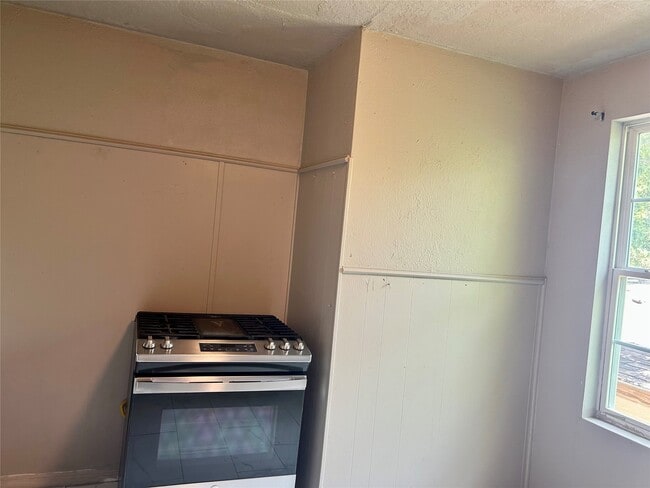 Building Photo - 605 E Hunnicutt St Unit C