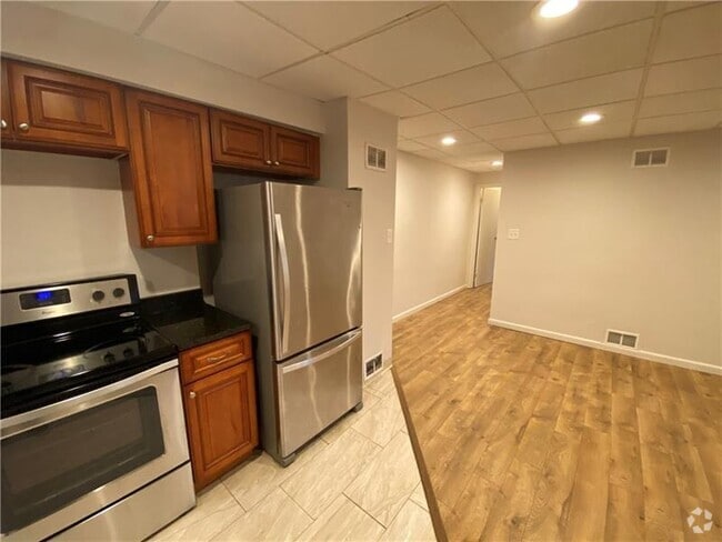 Building Photo - 1901 E Carson St Rental