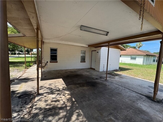 Photo - 307 N Lake Reedy Blvd