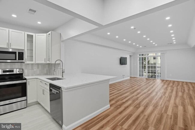 Building Photo - 5910 Great Star Dr Unit 201