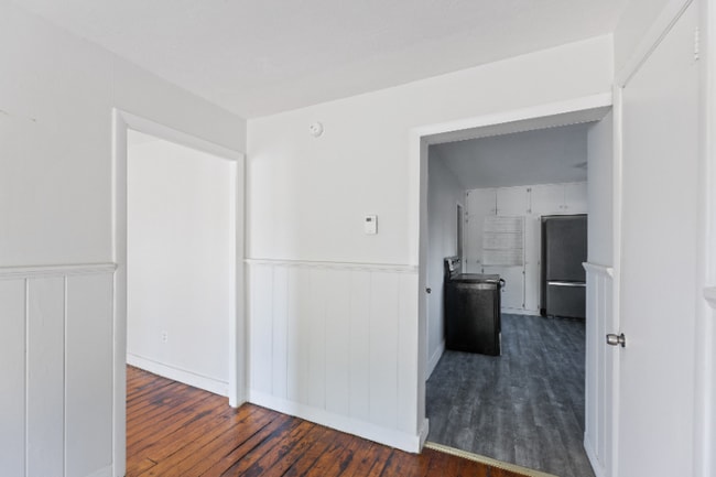 Photo - 1281 Main St