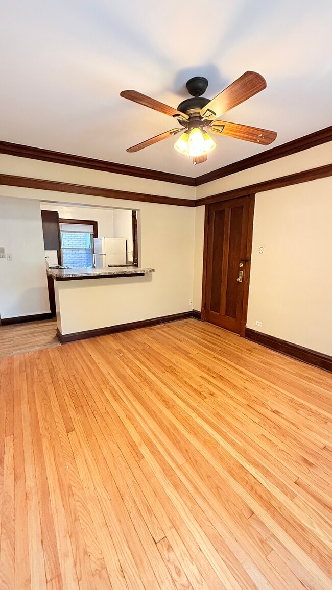 Building Photo - 4453 W Dickens Ave Rental