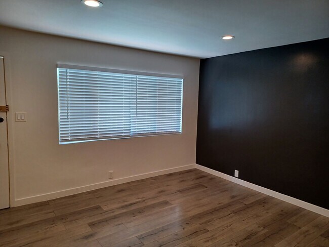 Photo - 7347 Haskell Ave Unidad 106