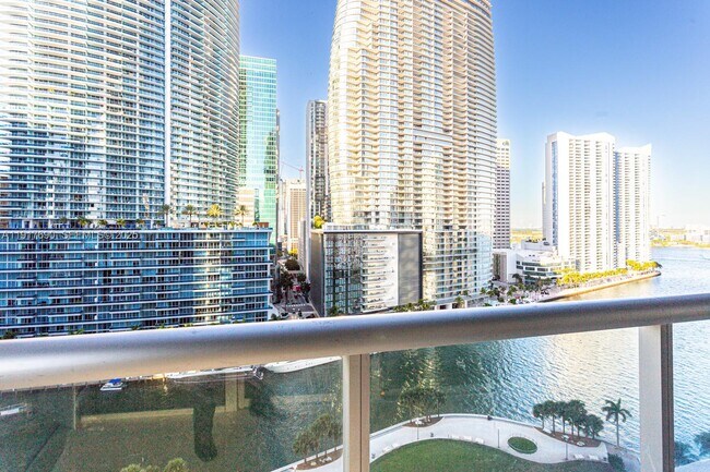 Photo - 475 Brickell Ave Unidad 1615