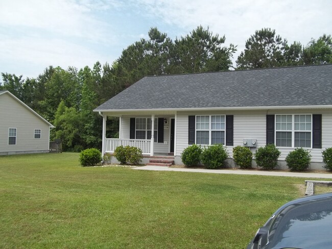 Owner takes care of Lawn and Trash - Owner takes care of Lawn and Trash House