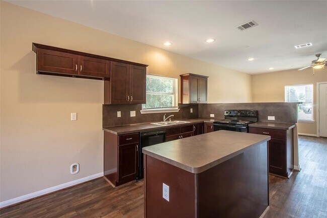 Photo - 8142 Cabot St Unidad A