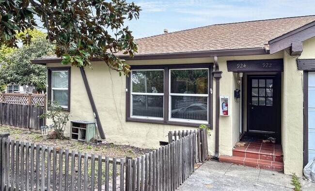 Building Photo - 2-Bedroom, 1-Bathroom Home with Modern Ame...