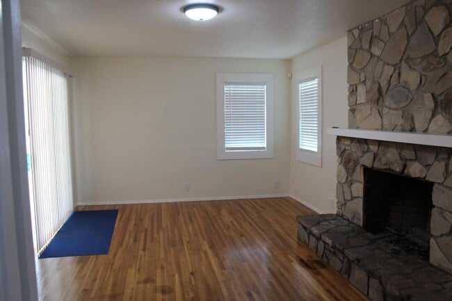 Photo - 1996 N 11th Ave