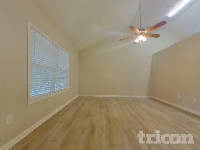 Photo - 431 Bridgeport Pl