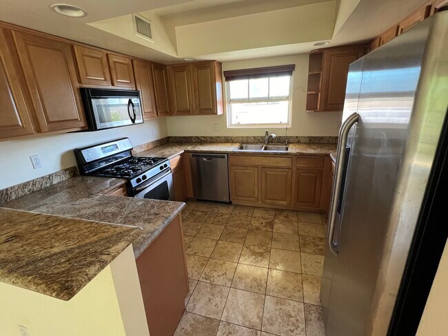 Photo - 2301 Roscomare Road