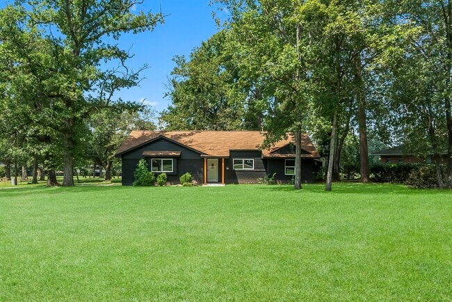 Photo - 62 Greenbriar Dr