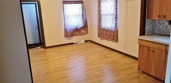 Photo - 117 N Main Ave