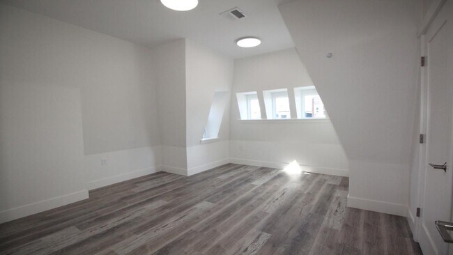 Photo - 525 E Broadway Unit 3