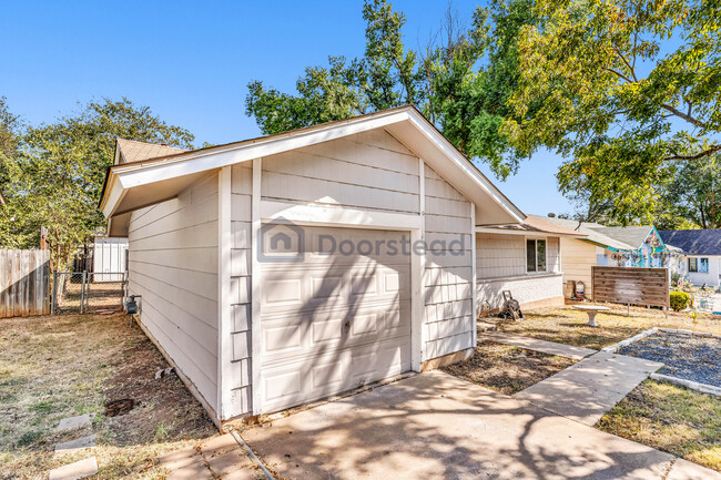 Photo - 1710 Cherry Orchard Dr House