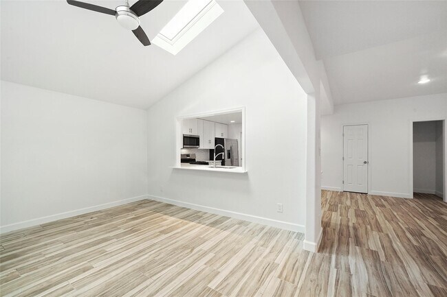 Photo - 914 Coachlight Dr