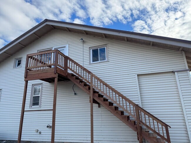 Photo - 2BR/1BA Upper Unit – Washer/Dryer Hookups, No Pets