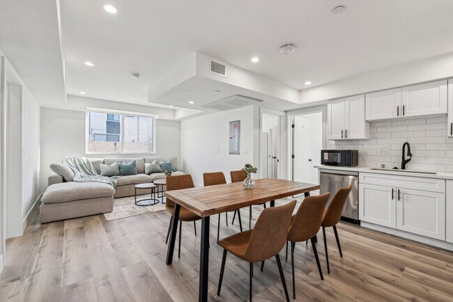 Photo - MH 1151 W 37th Dr