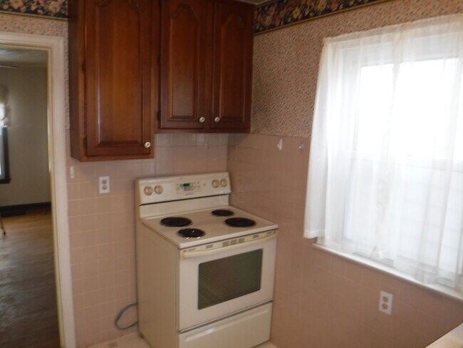 Photo - 1545 Atlantic St NE