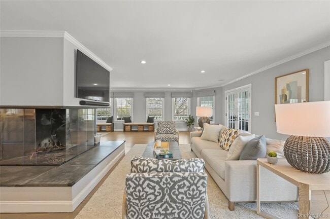 245 Oneck Ln