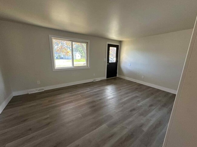 Photo - REMODELED 2 Bedroom Duplex