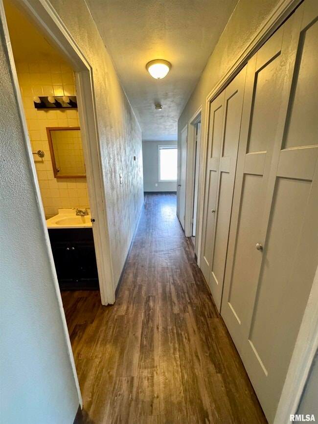 Photo - 902 39th St Ct