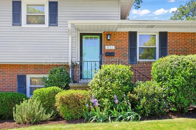 Photo - 832 Stanfield Dr