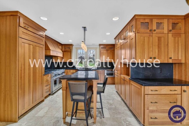 Photo - 25101 W River Rd