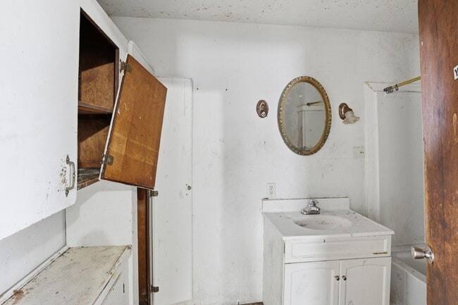 Photo - 2310 Jerome St